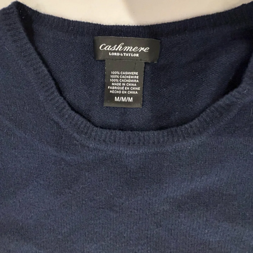 • Lord & Taylor Cashmere Sweater • - Picture 3 of 3